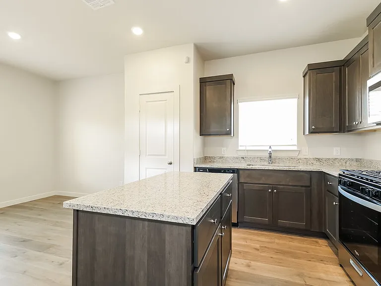 1500 Harvester Dr — Photo 5