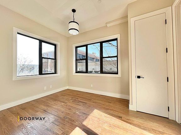 5th image of 664 Kosciuszko St #2A