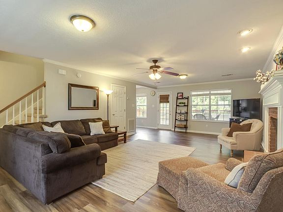 3rd image of 1512 Silverdale Ln