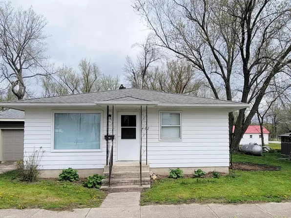 402 Center St, Elgin, IA 52141