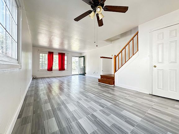 3rd image of 524 Tennyson Dr