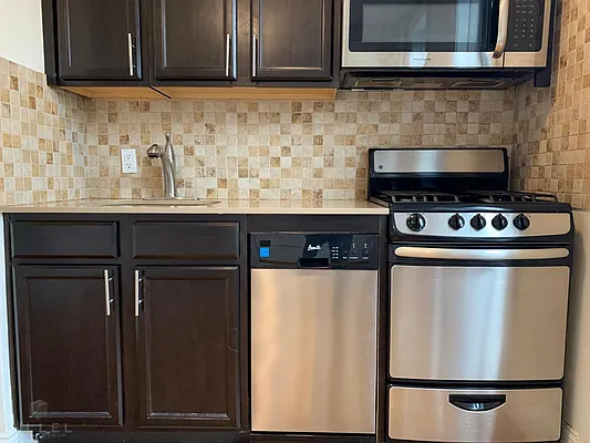 Rented by Hillel Realty Group | media 23