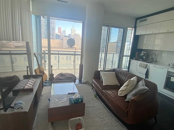 5th image of 15 Grenville St #1410