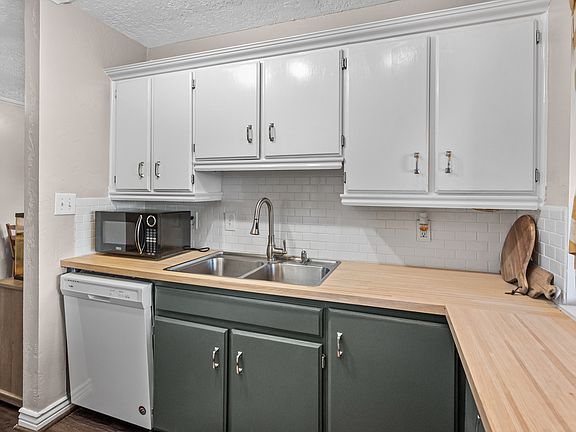 5th image of 249 W Garden Park