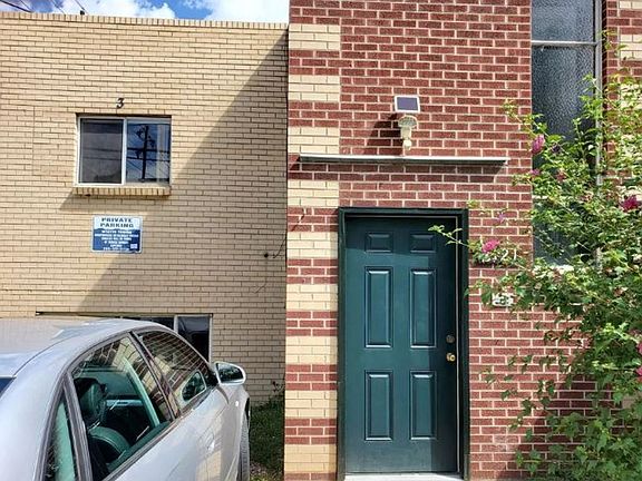 3rd image of 1401 Gaylord St #3