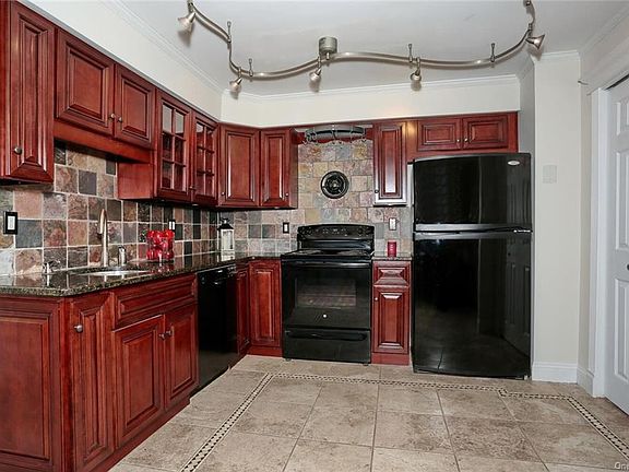 2nd image of 143 Sierra Vista Ln