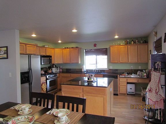 Gourmet Kitchen with Maple Cabinets