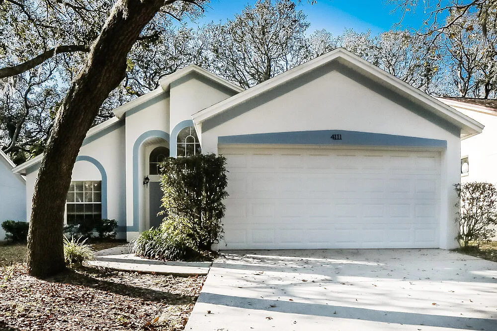 3 bed, 2.0 bath, 1135 sqft, $2,020 — Photo 1