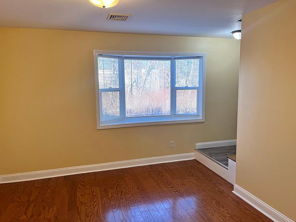 5th image of 102 Dixon St #5