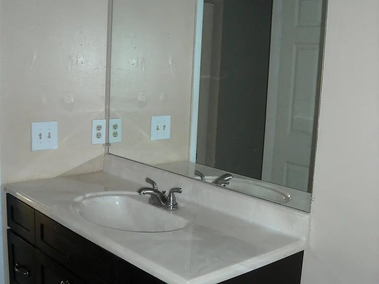 38 Chiswick Dr — Photo 6