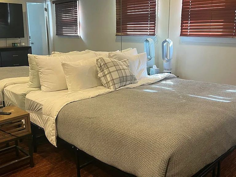 4 Joanna Ct — Photo 15