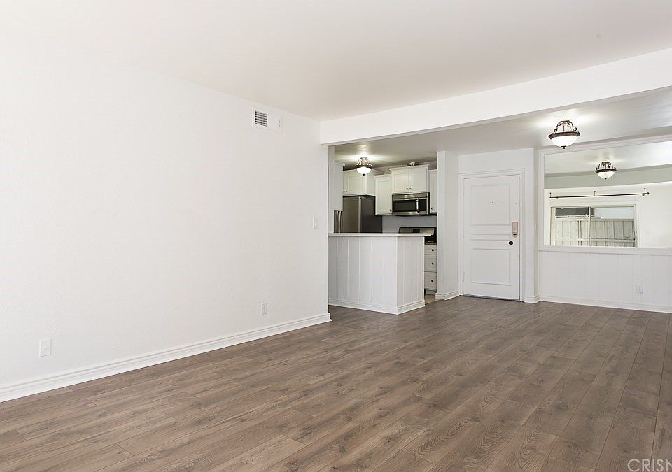1st image of 18620 Hatteras St Unit 139