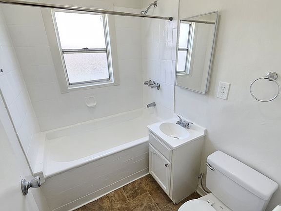 3rd image of 4530 S Normandie Ave APT 205