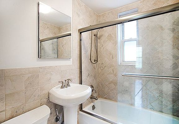 4th image of 210 E 21st St APT 4D