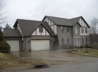 1603 Greenmont Hills Dr, Vienna, WV 26105