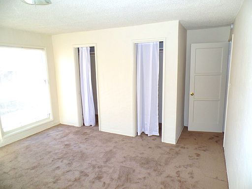 2nd image of 4732-34 Kensington Dr