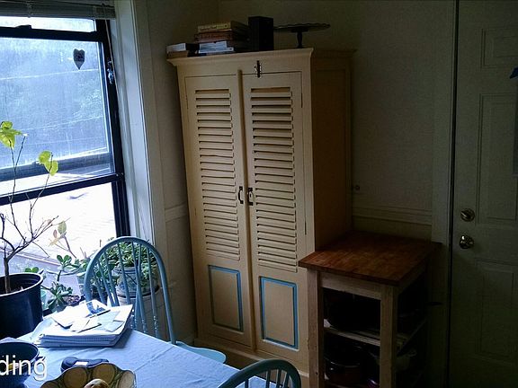 3rd image of 2633 1/2 N Spaulding Ave APT 2S