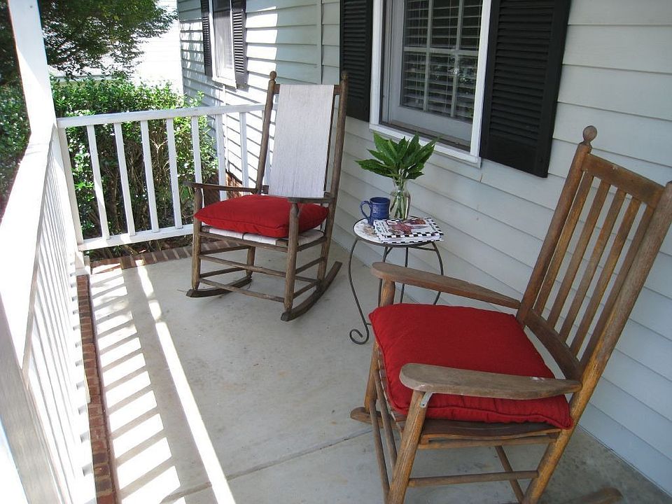 2nd image of 131 Chippenham Cir