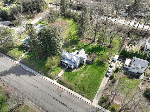 2nd image of 1133 E Main St