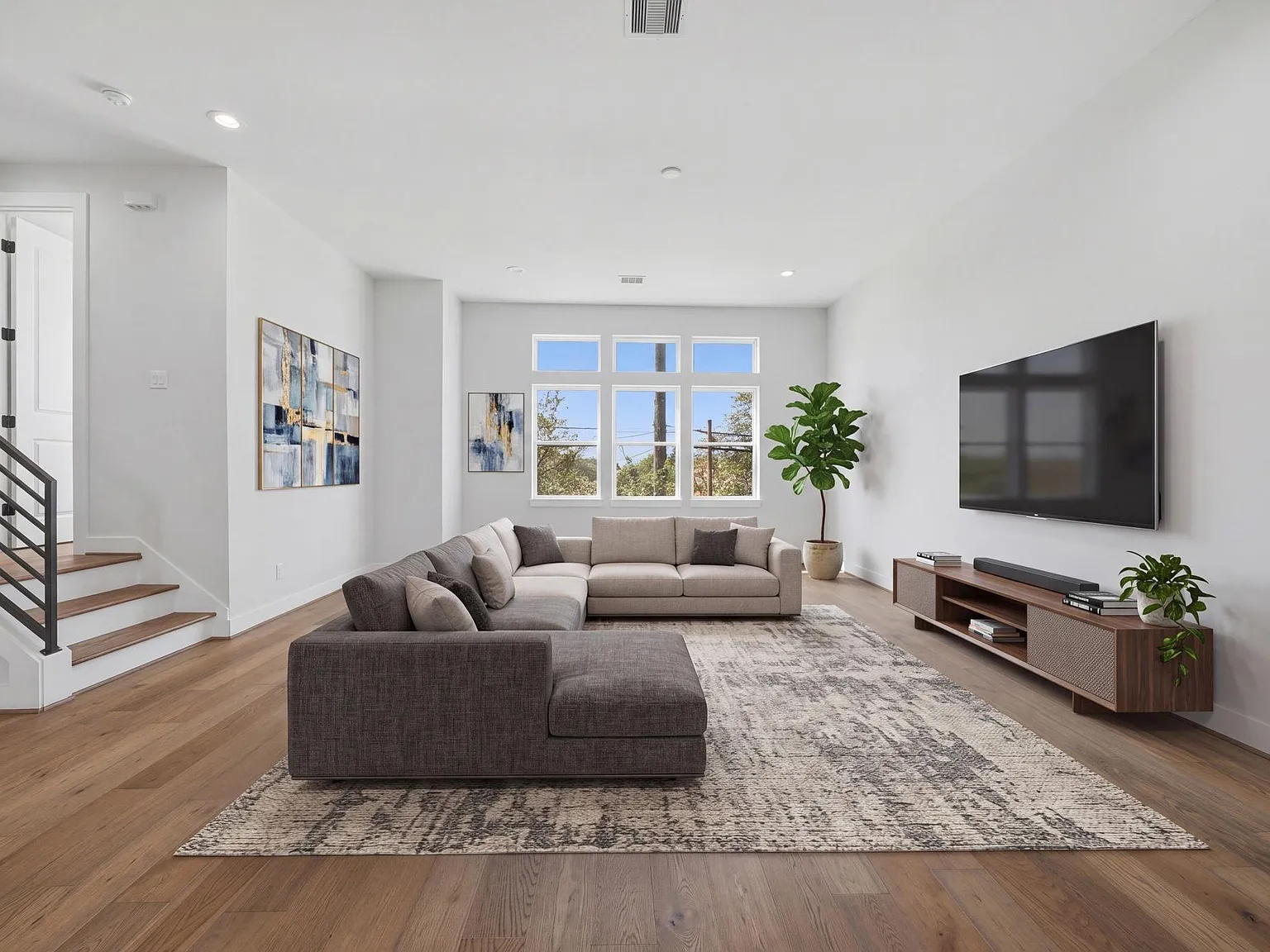 3 bed, 3.5 bath, 2350 sqft, $3,200 — Photo 2