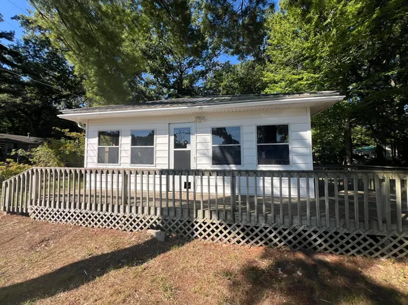 1370 E Hess Lake Dr, Grant, MI 49327
