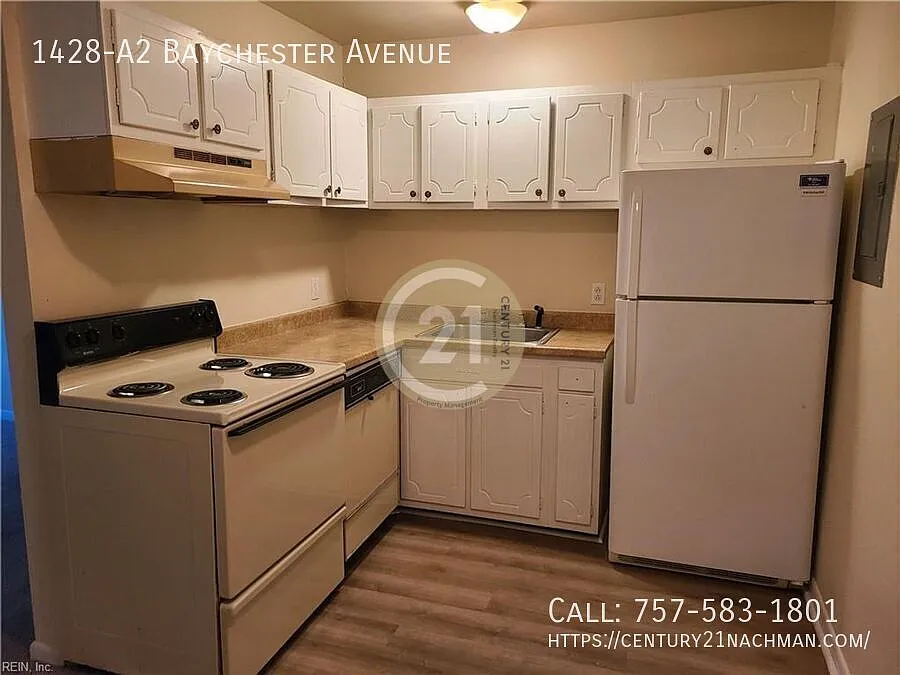 Property MUST be physically viewed before filling out an application. — Photo 4