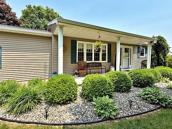 4th image of 165 Hillcrest Dr