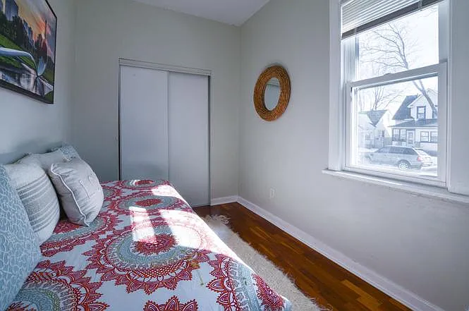 3023 Queen Ave N — Photo 11