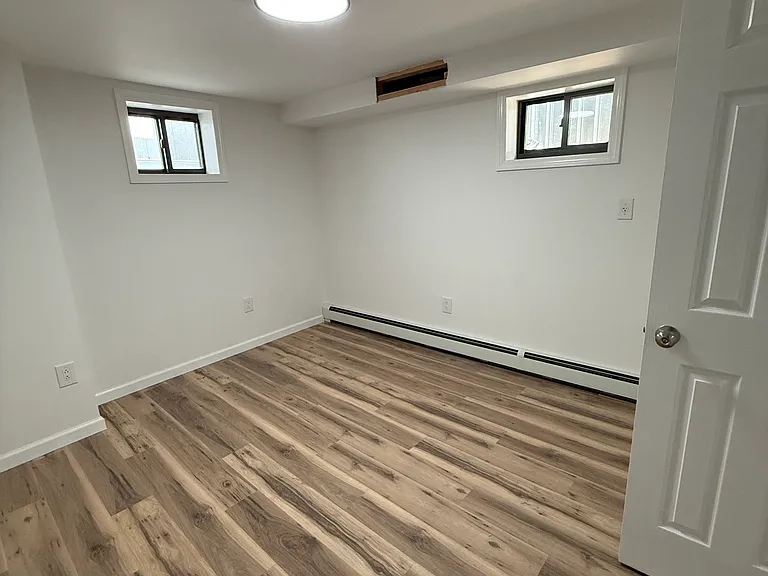 128 Campbell Ave #BASEMENT — Photo 19