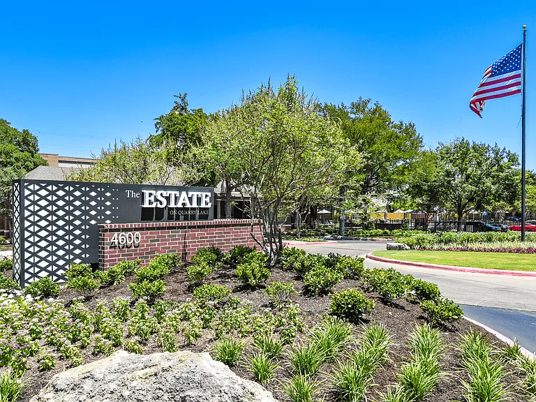 The Estate on Quarry Lake Apartment Homes — Photo 8