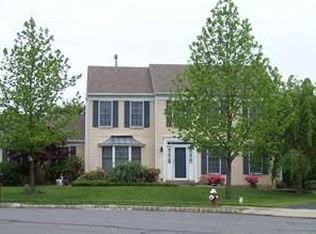 11 Hamilton Ct, Kendall Park, NJ 08824