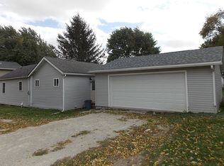 402 Grove St NW, Shellsburg, IA 52332