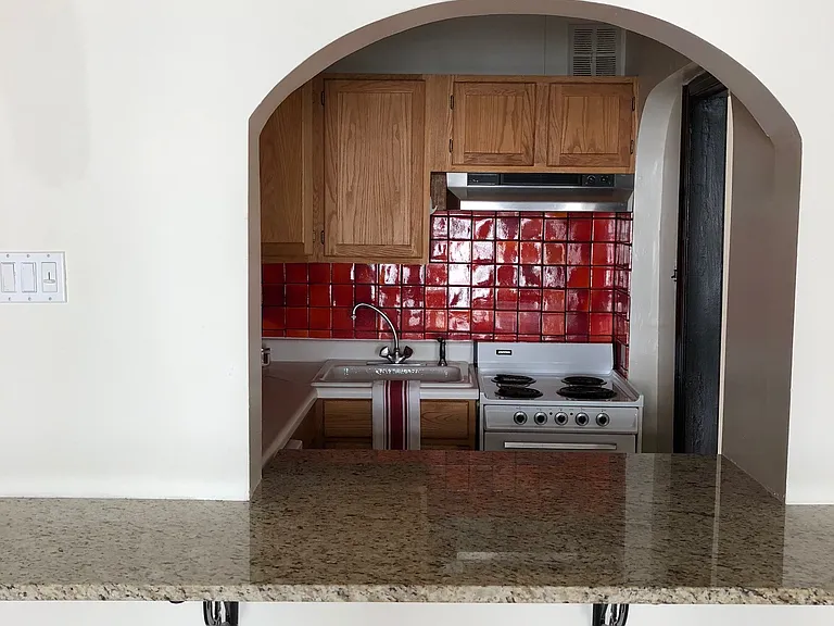 1126 Walnut St #3F — Photo 7