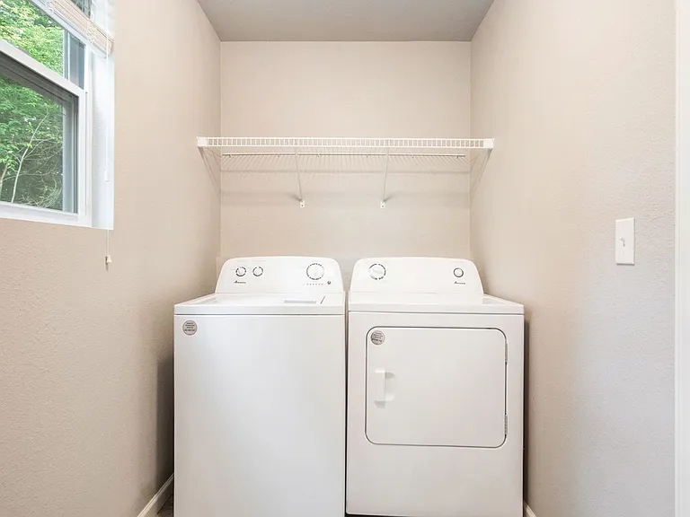 1002 Richard Ave — Photo 11