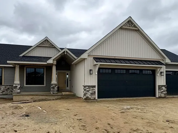 192 Queens Creek Dr, Frankenmuth, MI 48734