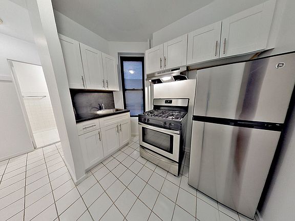 2nd image of 237 W 18th St APT 3FE