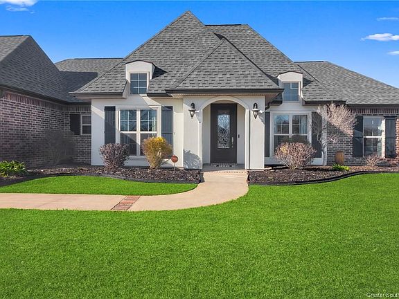 3rd image of 3034 Woodland Dr