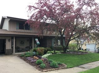 7260 Horizon Dr, Greendale, WI 53129