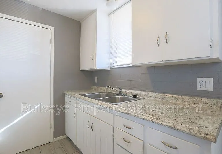 249 S Hobson — Photo 10
