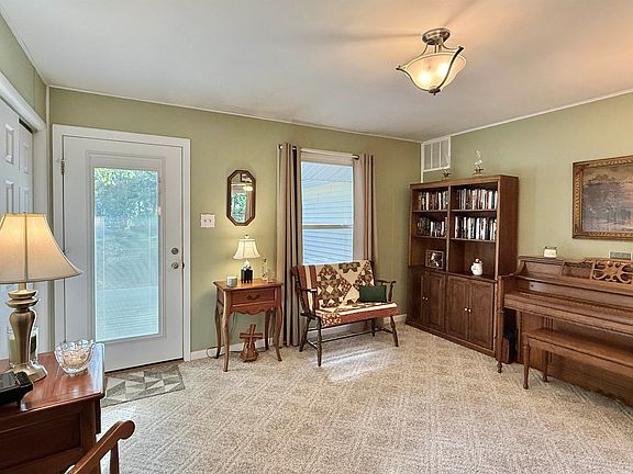 2nd image of 27 Foxborough Rd