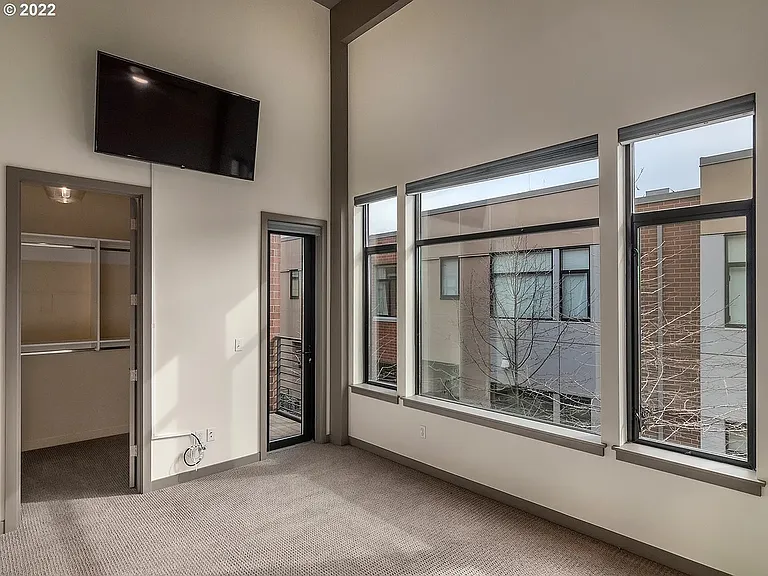 1726 NW Riverscape St — Photo 16