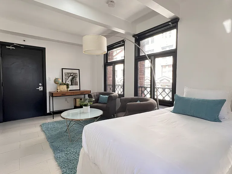 Hayward Manor Apartments — Photo 7