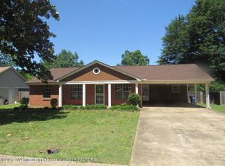 1590 Farnell Dr, Horn Lake, MS 38637