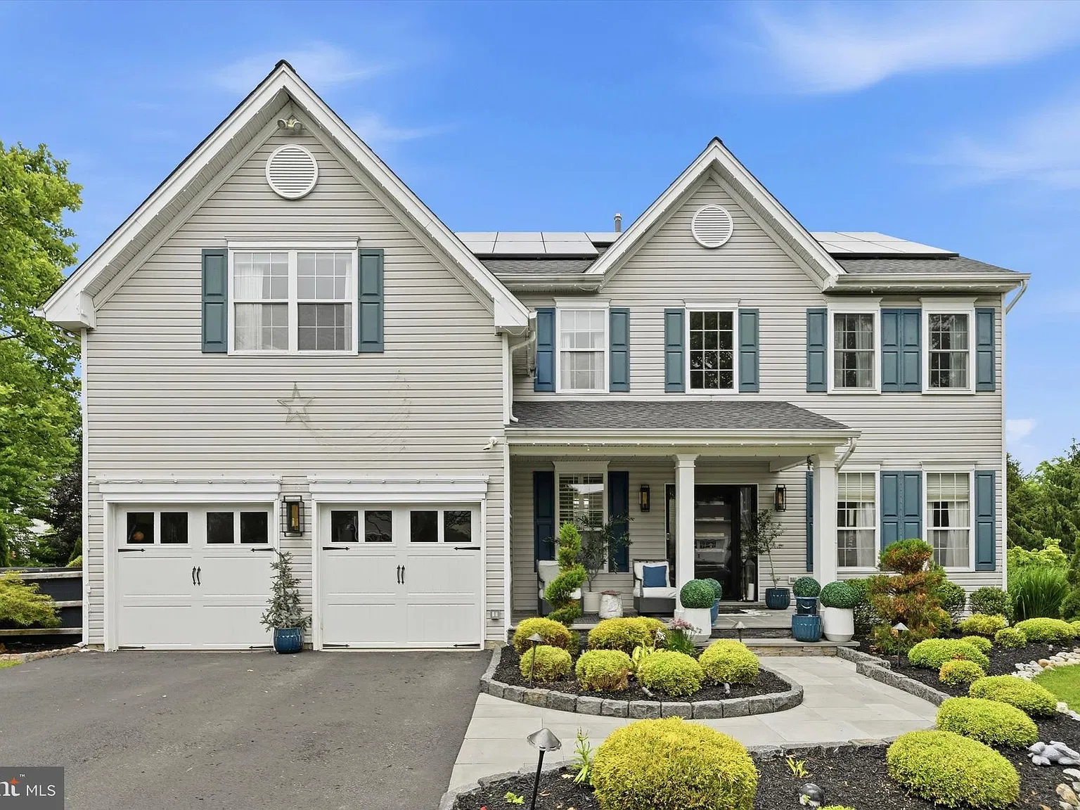 4 bed, 3.5 bath, 3744 sqft, $4,950 — Photo 1