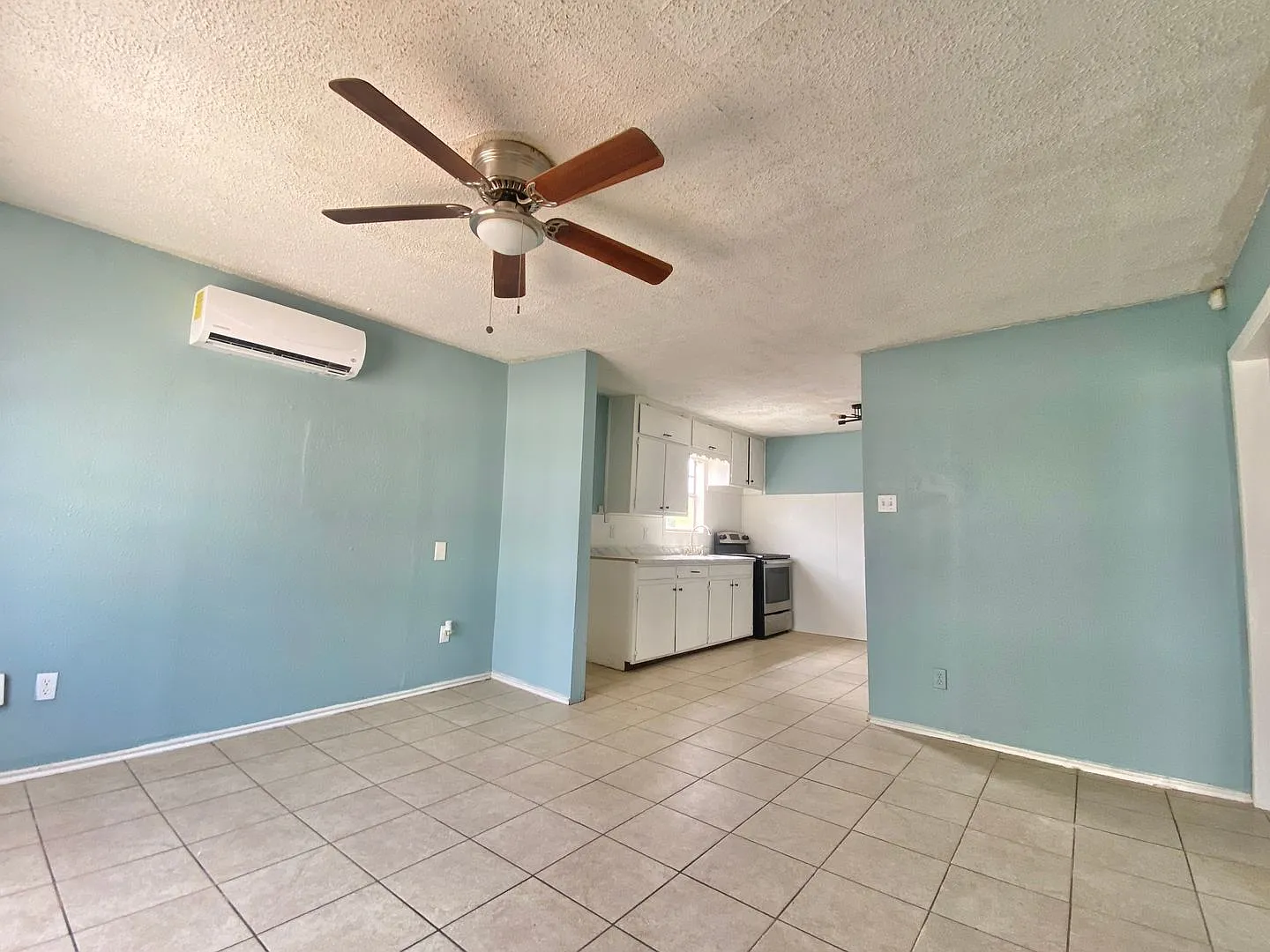 2 bed 1 bath in Arnett Benson — Photo 3