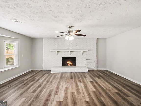 2nd image of 2280 Chestnut Log Loop