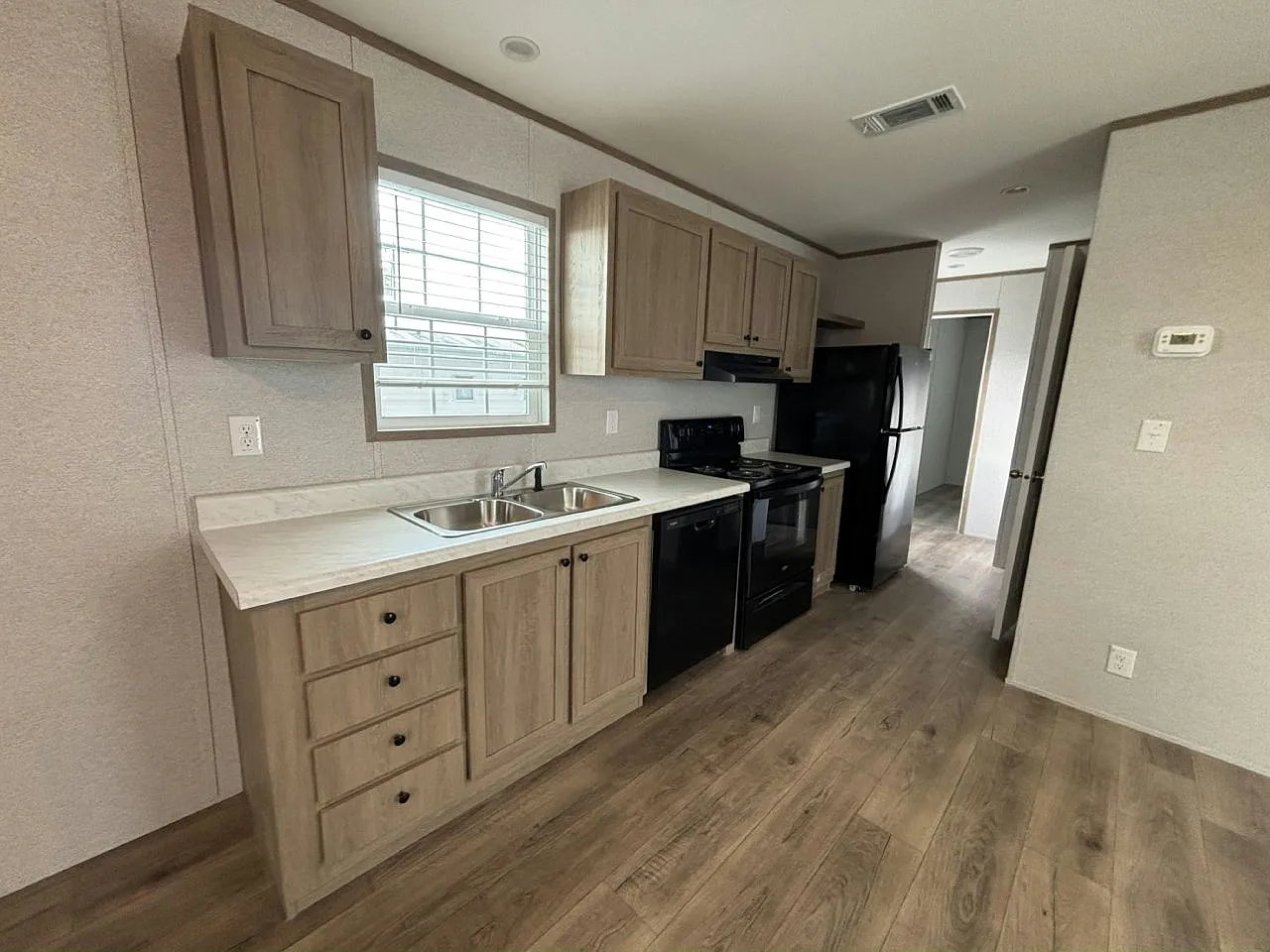 1 bed, 1.0 bath, $998 — Photo 3