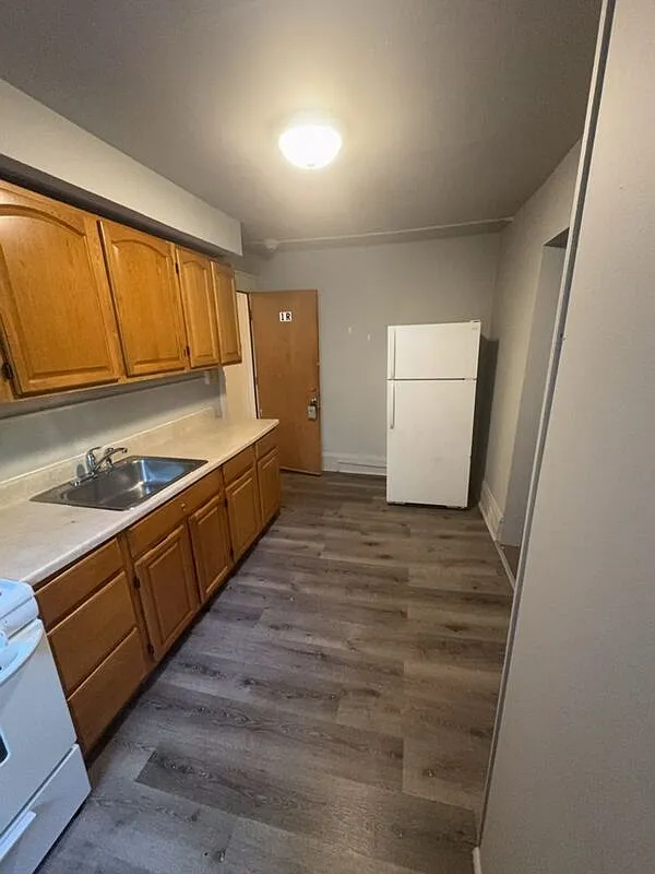 2 bed, 1.0 bath, 525 sqft, $1,400 — Photo 3