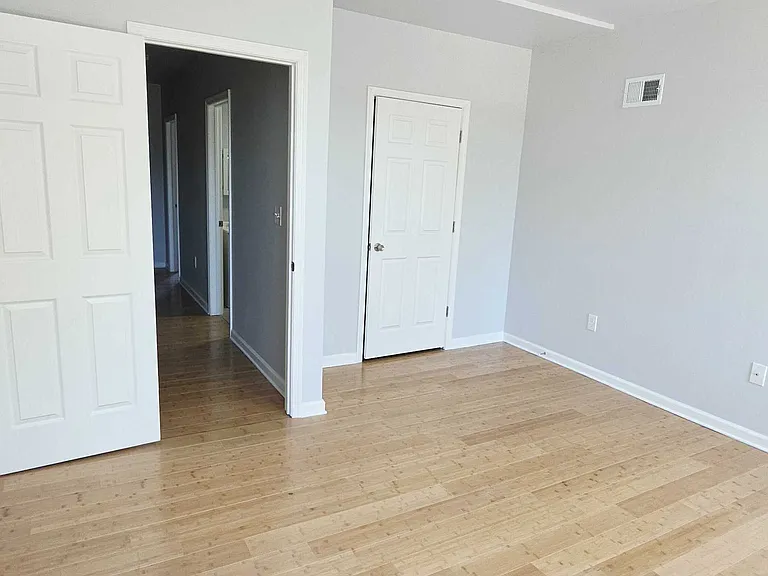 1530 Baker St — Photo 6