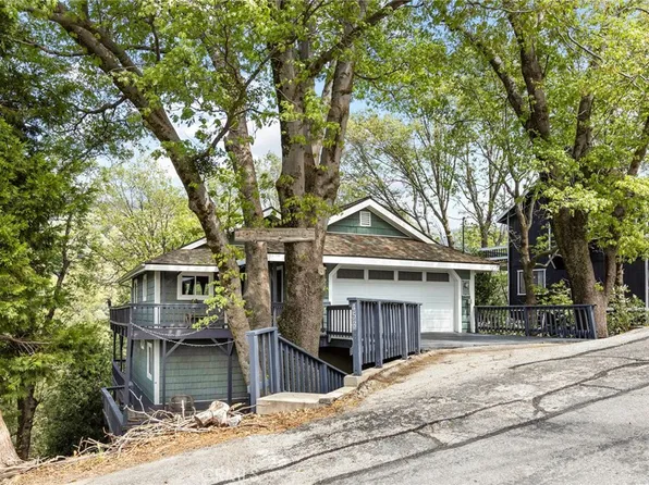 453 Davos Dr, Crestline, CA 92325